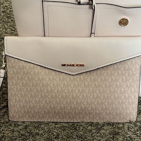 Michael Kors Blush Pink Tote with Two Matching Pouches - Picture 3 of 8